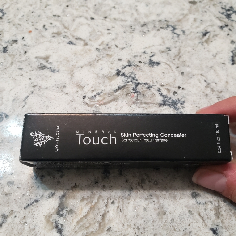 Younique Taffeta concealer